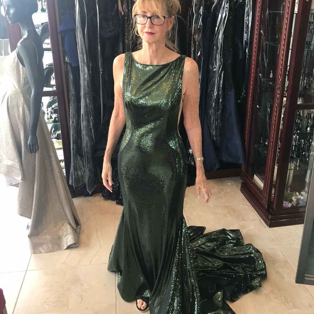 Elegant Emerald Sequin Evening Gown
